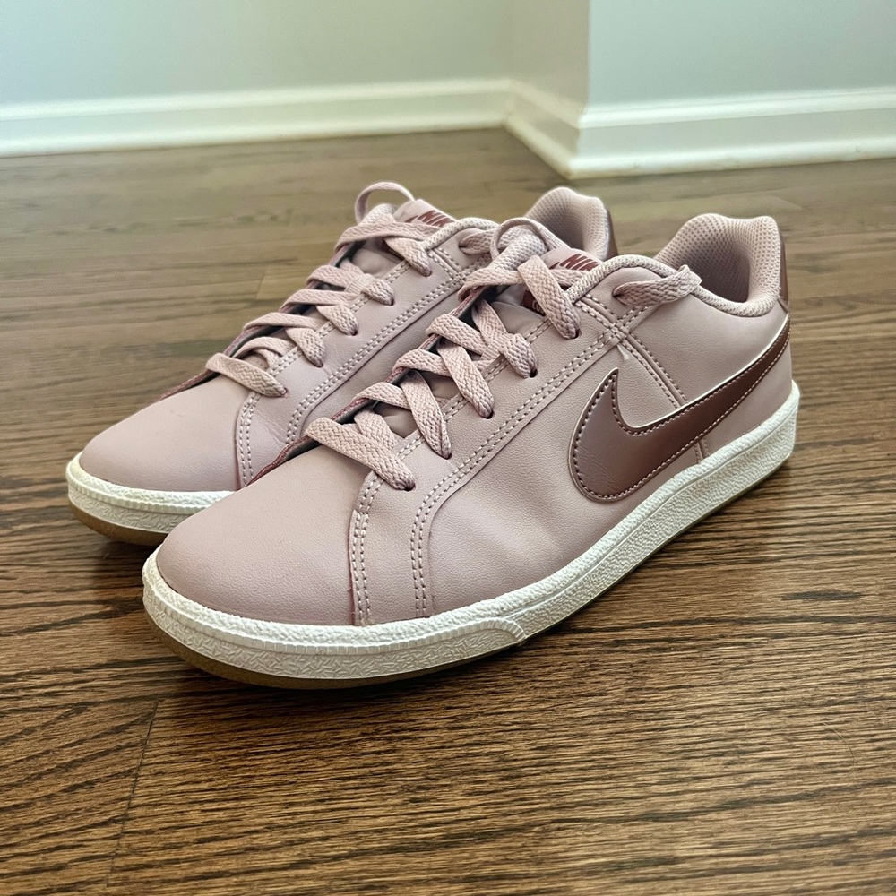Nike Women's Mauve Sneakers